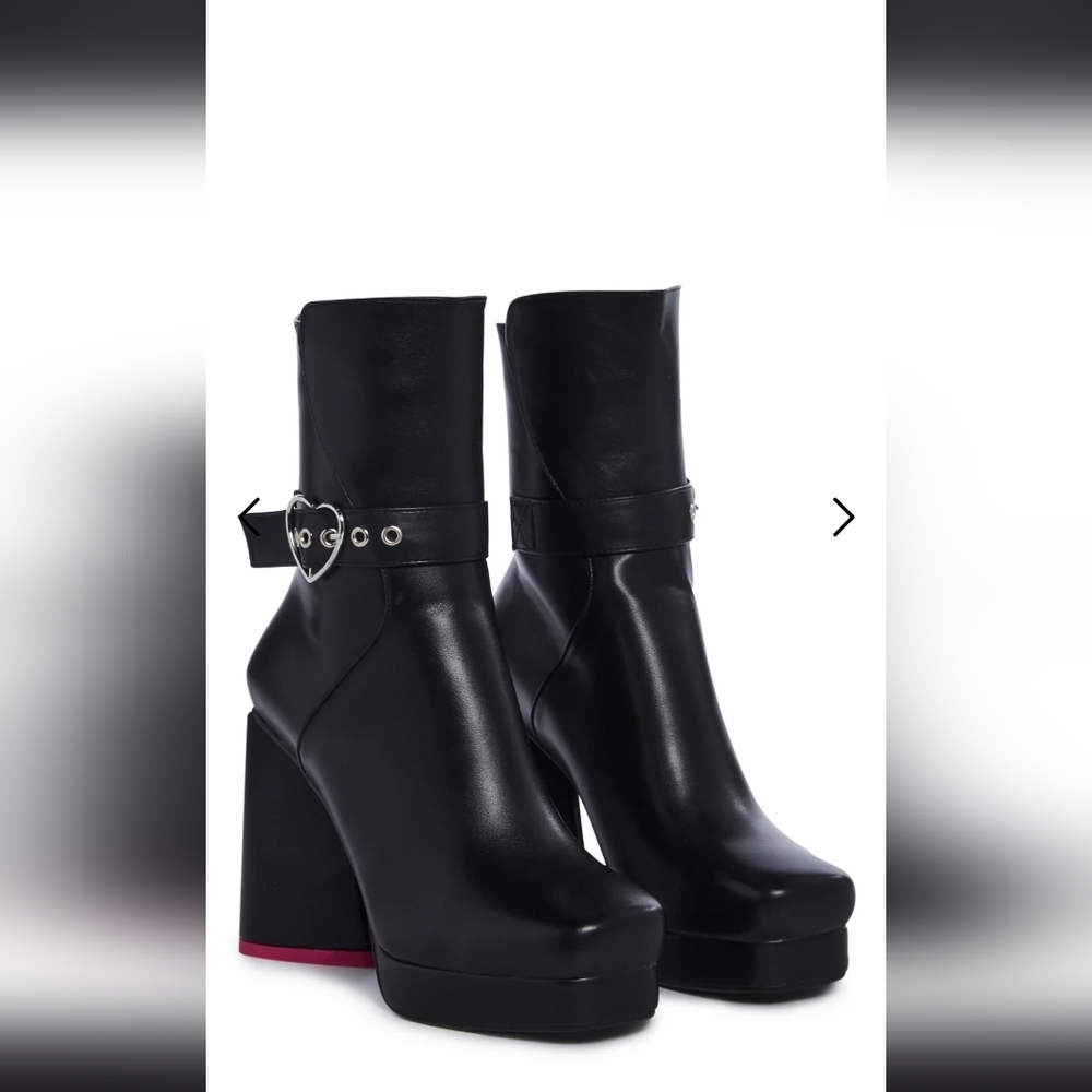 Chic Black Platform Heeled Boots